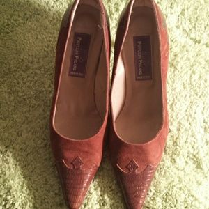 Shoes- Size 8 1/2 AA!